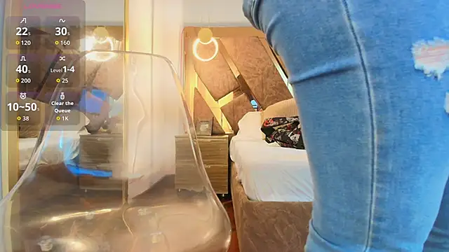 Snapshot of zarah_andrew__ chatting on 11/06/25, 12:09 zarah andrew online show from 11/06/25, 12:09