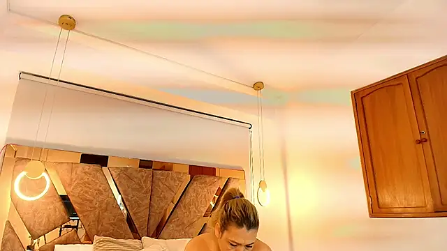 Snapshot of zarah_andrew__ chatting on 11/20/25, 12:06 zarah andrew online show from 11/20/25, 12:06