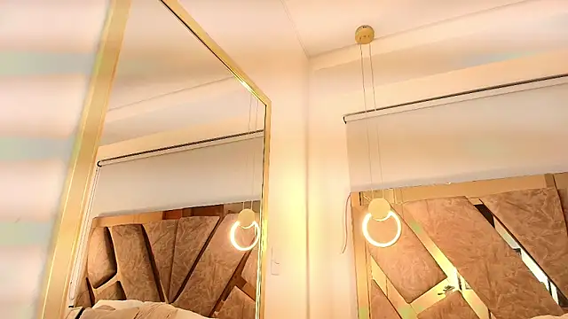 Snapshot of zarah_andrew__ chatting on 11/27/25, 11:54 zarah andrew online show from 11/27/25, 11:54