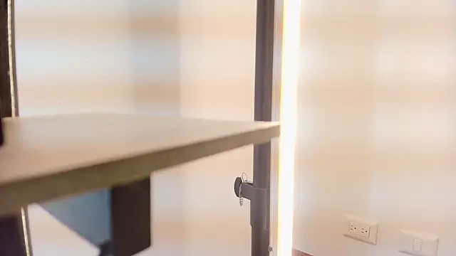 Snapshot of zarah_andrew__ chatting on 09/29/25, 12:00 zarah andrew online show from 09/29/25, 12:00