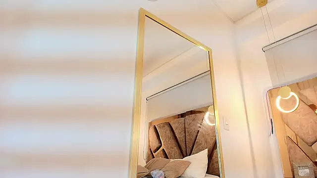 Snapshot of zarah_andrew__ chatting on 09/28/25, 01:18 zarah andrew online show from 09/28/25, 01:18