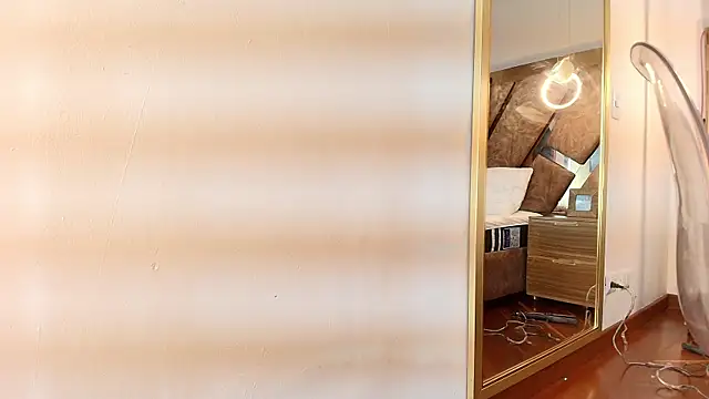 Snapshot of zarah_andrew__ chatting on 09/12/25, 12:38 zarah andrew online show from 09/12/25, 12:38