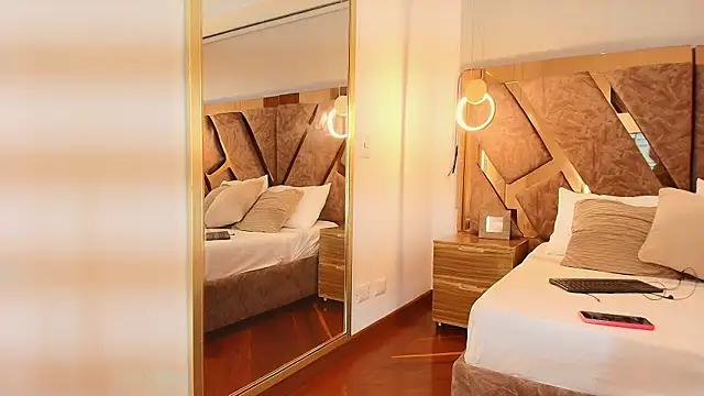 Snapshot of zarah_andrew__ chatting on 09/09/25, 12:36 zarah andrew online show from 09/09/25, 12:36