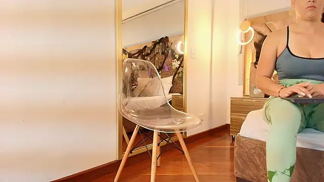 Snapshot of zarah_andrew__ chatting on 10/16/25, 12:02 zarah andrew online show from 10/16/25, 12:02