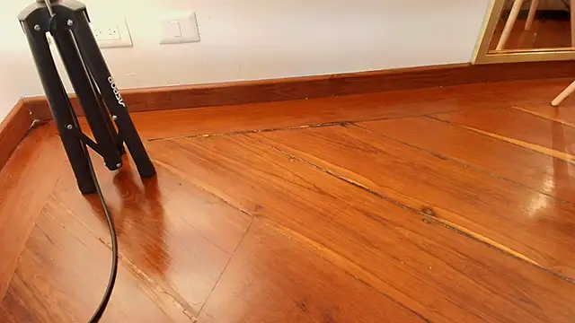 Snapshot of zarah_andrew__ chatting on 10/28/25, 12:26 zarah andrew online show from 10/28/25, 12:26