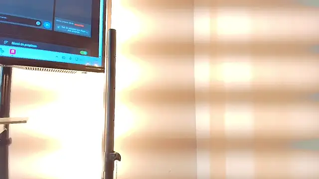 Snapshot of zarah_andrew__ chatting on 11/18/25, 11:57 zarah andrew online show from 11/18/25, 11:57