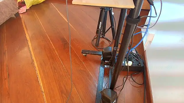 Snapshot of zarah_andrew__ chatting on 11/21/25, 11:53 zarah andrew online show from 11/21/25, 11:53