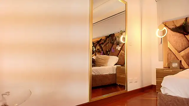 Snapshot of zarah_andrew__ chatting on 10/11/25, 02:51 zarah andrew online show from 10/11/25, 02:51