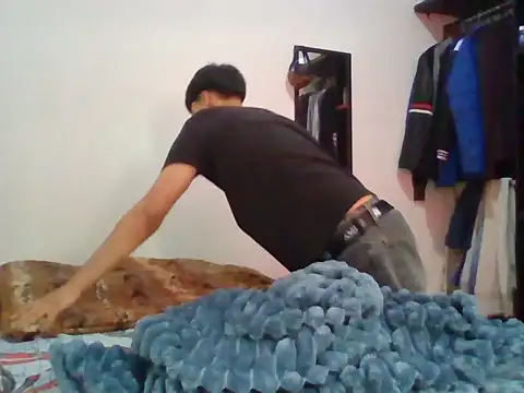 Snapshot of Barrx0018 chatting on 12/17/25, 05:40 Barrx0018 online show from 12/17/25, 05:40