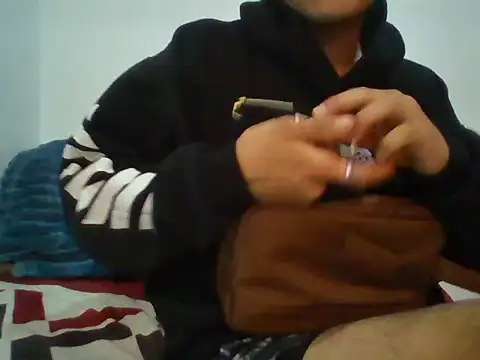 Snapshot of Barrx0018 chatting on 12/18/25, 04:11 Barrx0018 online show from 12/18/25, 04:11