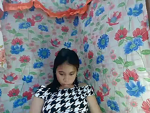Snapshot of Pinay_Skinny18 chatting on 10/11/25, 01:39 Pinay Skinny18 online show from 10/11/25, 01:39