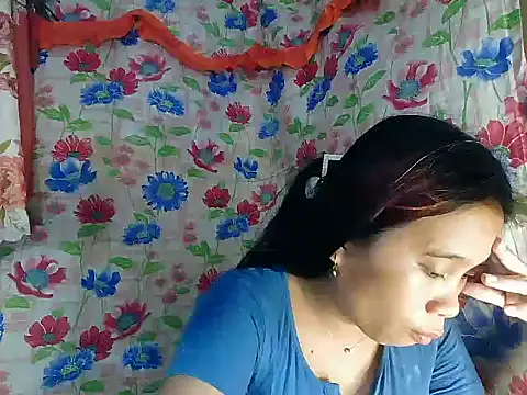 Snapshot of Pinay_Skinny18 chatting on 10/17/25, 01:57 Pinay Skinny18 online show from 10/17/25, 01:57