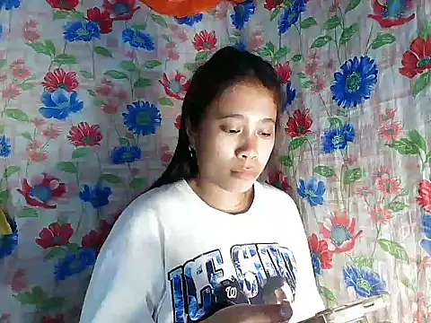 Snapshot of Pinay_Skinny18 chatting on 09/28/25, 12:56 Pinay Skinny18 online show from 09/28/25, 12:56