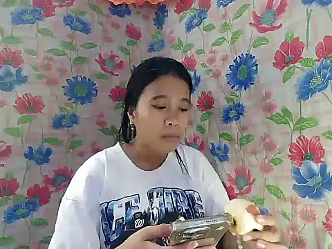 Snapshot of Pinay_Skinny18 chatting on 09/28/25, 12:50 Pinay Skinny18 online show from 09/28/25, 12:50