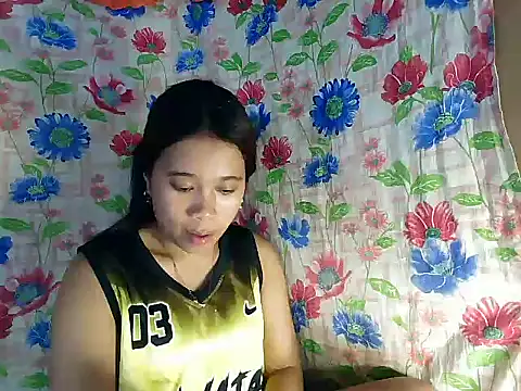 Snapshot of Pinay_Skinny18 chatting on 09/21/25, 10:53 Pinay Skinny18 online show from 09/21/25, 10:53