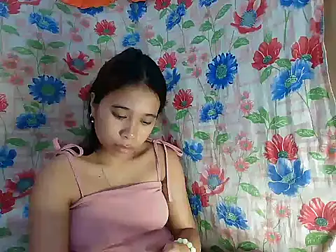 Snapshot of Pinay_Skinny18 chatting on 09/25/25, 12:05 Pinay Skinny18 online show from 09/25/25, 12:05