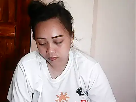 Snapshot of Pinay_Chubby20 chatting on 04/10/26, 09:33 Pinay Chubby20 online show from 04/10/26, 09:33