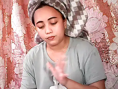 Snapshot of Pinay_Chubby20 chatting on 09/18/25, 03:42 Pinay Chubby20 online show from 09/18/25, 03:42