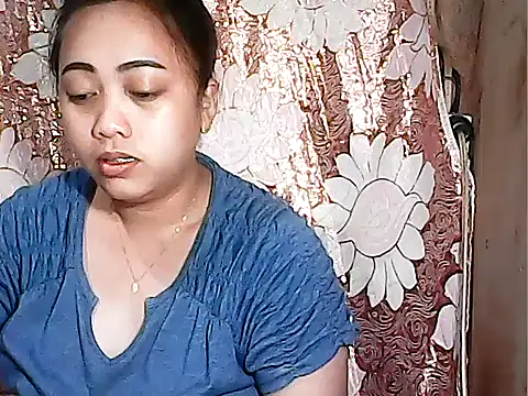 Snapshot of Pinay_Chubby20 chatting on 10/15/25, 08:28 Pinay Chubby20 online show from 10/15/25, 08:28