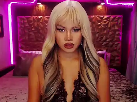 Snapshot of YllanaAltheaXxX chatting on 12/17/25, 05:23 YllanaAltheaXxX online show from 12/17/25, 05:23