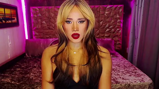 Snapshot of YllanaAltheaXxX chatting on 11/18/25, 06:22 YllanaAltheaXxX online show from 11/18/25, 06:22