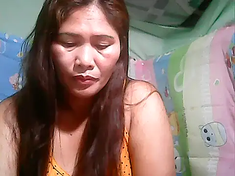 Snapshot of Juicy_69xx chatting on 10/05/25, 07:37 Juicy 69xx online show from 10/05/25, 07:37