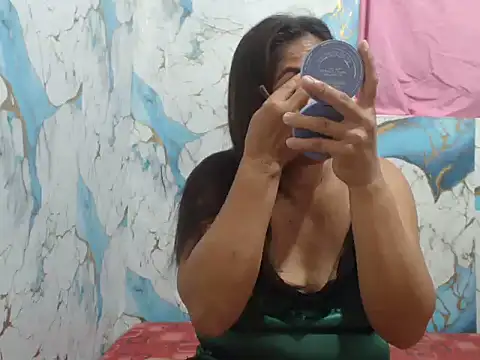 Snapshot of Juicy_69xx chatting on 06/15/26, 12:38 Juicy 69xx online show from 06/15/26, 12:38