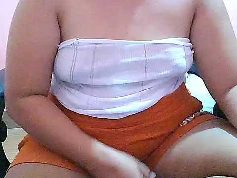 Snapshot of fresh_rosie chatting on 07/18/26, 01:03 fresh rosie online show from 07/18/26, 01:03