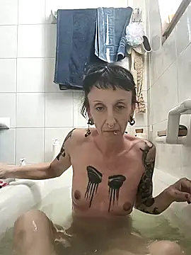 Snapshot of DEALYLITH chatting on 10/18/25, 10:39 DEALYLITH online show from 10/18/25, 10:39