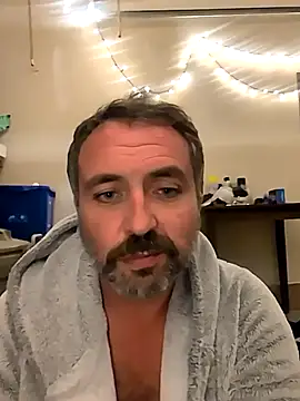 Snapshot of cloudymatt chatting on 10/16/25, 06:43 cloudymatt online show from 10/16/25, 06:43