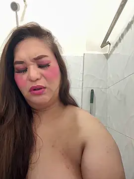Snapshot of ashleygrahamts chatting on 09/21/25, 03:00 ashleygrahamts online show from 09/21/25, 03:00