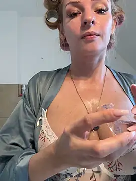  Katherine Pierce  online show from 12/01/25, 12:17