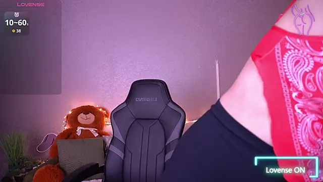 Snapshot of EliseVelour chatting on 02/11/26, 01:33 EliseVelour online show from 02/11/26, 01:33