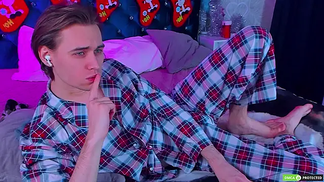 WilliamDyson online show from 01/17/26, 03:54