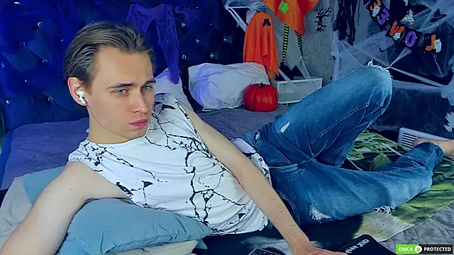 WilliamDyson online show from 10/19/25, 04:04