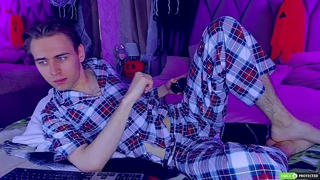 WilliamDyson online show from 10/20/25, 03:08