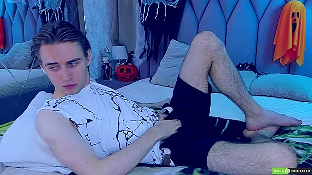 WilliamDyson online show from 10/30/25, 04:11