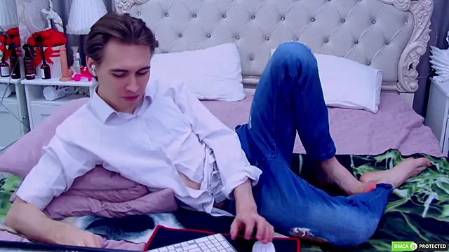 WilliamDyson online show from 11/01/25, 03:13