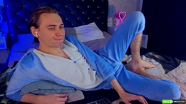 WilliamDyson online show from 12/01/25, 03:51