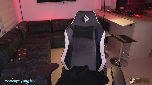 Snapshot of andrea_magic69 chatting on 11/29/25, 11:10 andrea magic69 online show from 11/29/25, 11:10