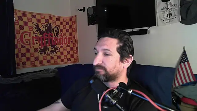 DevilPup75  online show from 10/09/25, 09:48