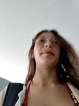 Tiiana online show from 12/18/25, 05:28