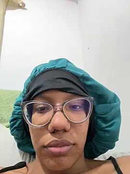 Valen1800 online show from 12/21/25, 02:57