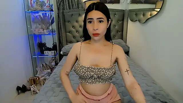 Claudia empress online show from 11/30/25, 05:47