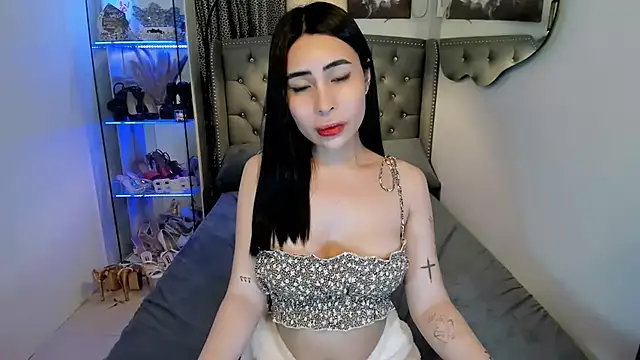 Claudia empress online show from 11/07/25, 10:46