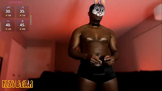 izzybear   online show from 10/31/25, 05:26