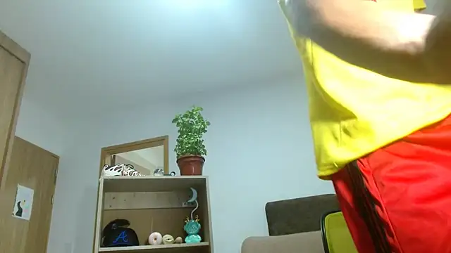 Snapshot of skinny23cm chatting on 09/26/25, 11:39 skinny23cm online show from 09/26/25, 11:39