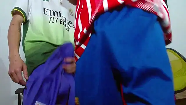 Snapshot of skinny23cm chatting on 02/25/26, 04:07 skinny23cm online show from 02/25/26, 04:07