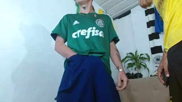 Snapshot of skinny23cm chatting on 02/15/26, 01:21 skinny23cm online show from 02/15/26, 01:21