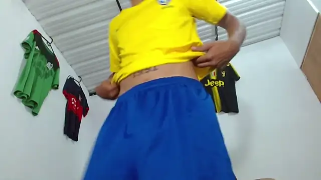 Snapshot of skinny23cm chatting on 02/21/26, 03:36 skinny23cm online show from 02/21/26, 03:36